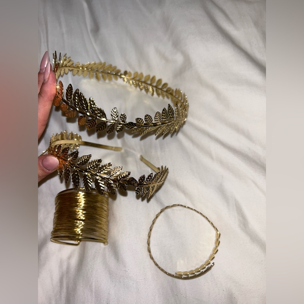 Gold Greek goddess Halloween costume accessory’s